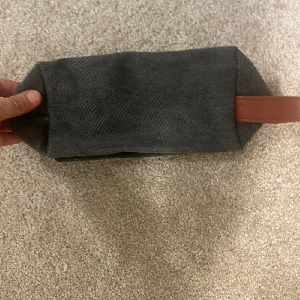 Toiletry Bags - Picture 3 of 6